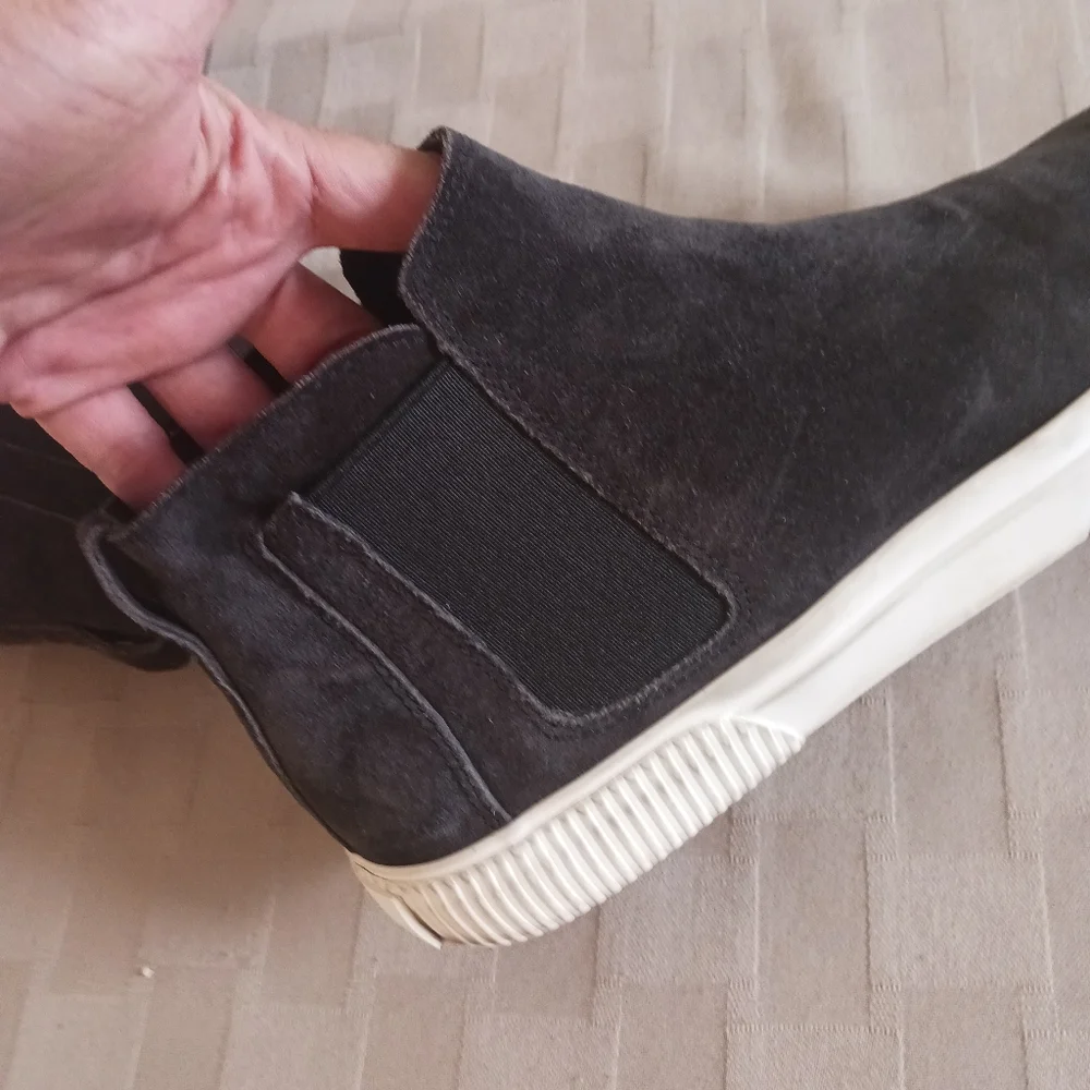Vince suede upper